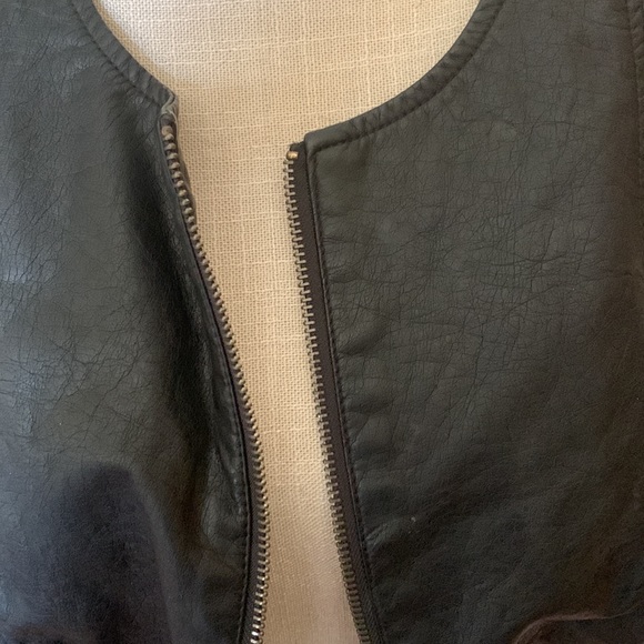 Jacket Up - Picture 2 of 7